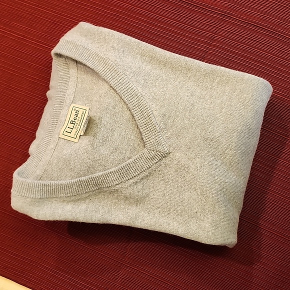 L.L. Bean Men's Light Gray V Neck, Long Sleeve, Lightweight, Pull Over Sweater - Picture 1 of 7
